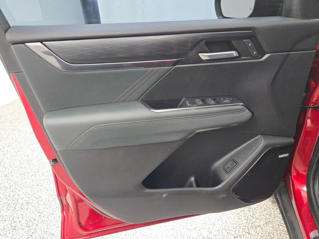 Used 2024 GMC Acadia AT4 image 25