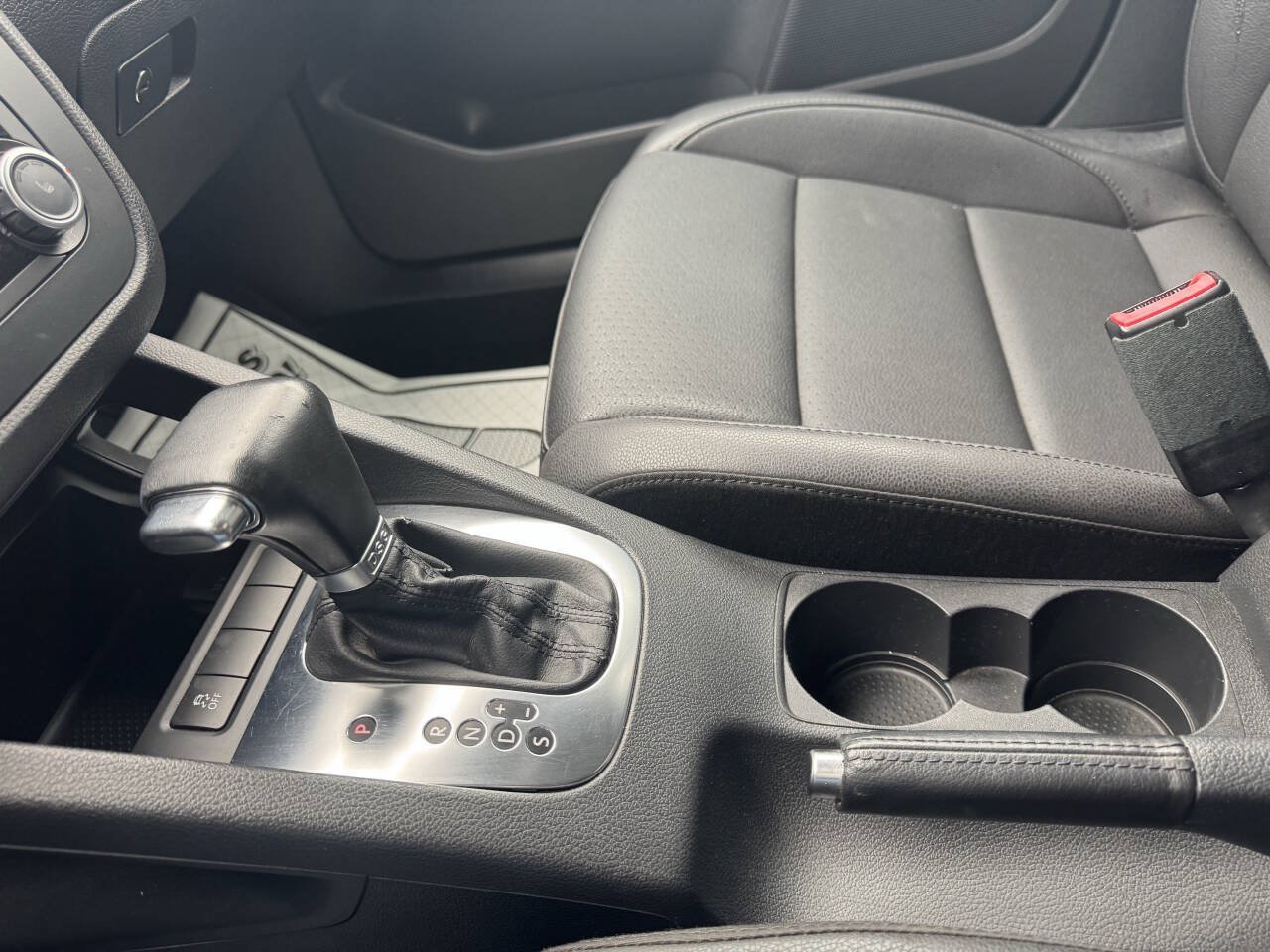 Used 2010 Volkswagen Jetta TDI FWD image 29