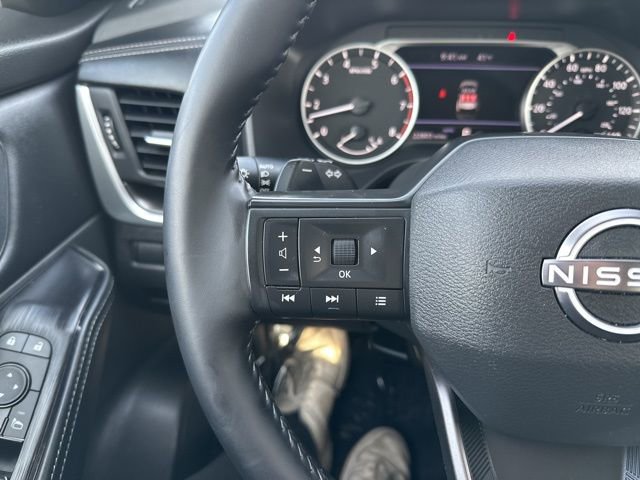 Used 2025 Nissan Rogue SV image 23