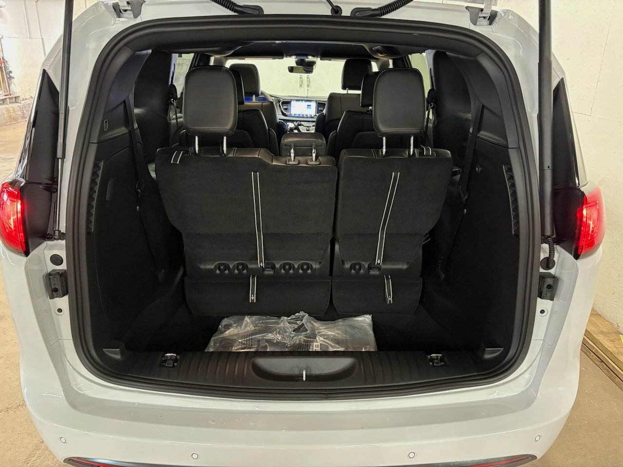 New 2026 Chrysler Voyager LX FWD image 9