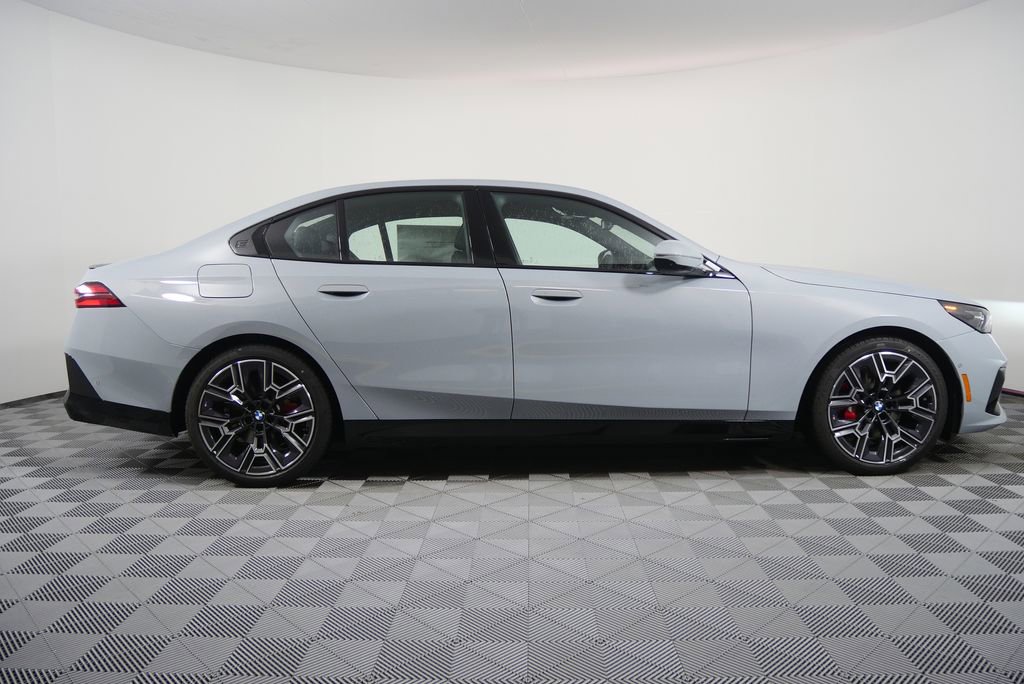 Used 2026 BMW 530i w/ M Sport Package RWD image 2