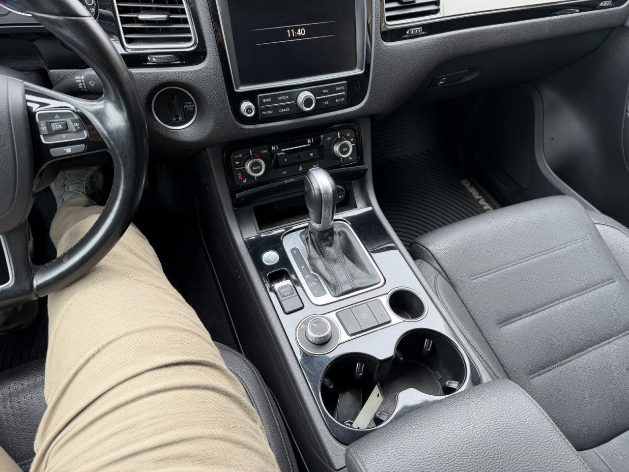 Used 2016 Volkswagen Touareg Lux image 27