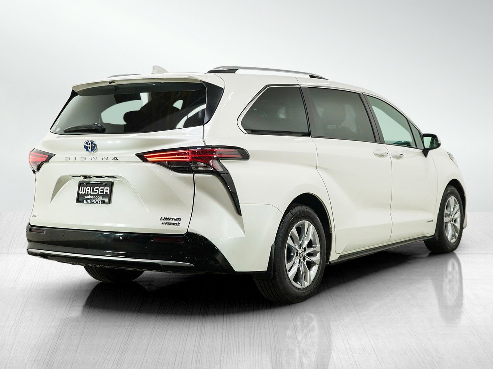 Used 2021 Toyota Sienna Limited AWD/4WD image 5