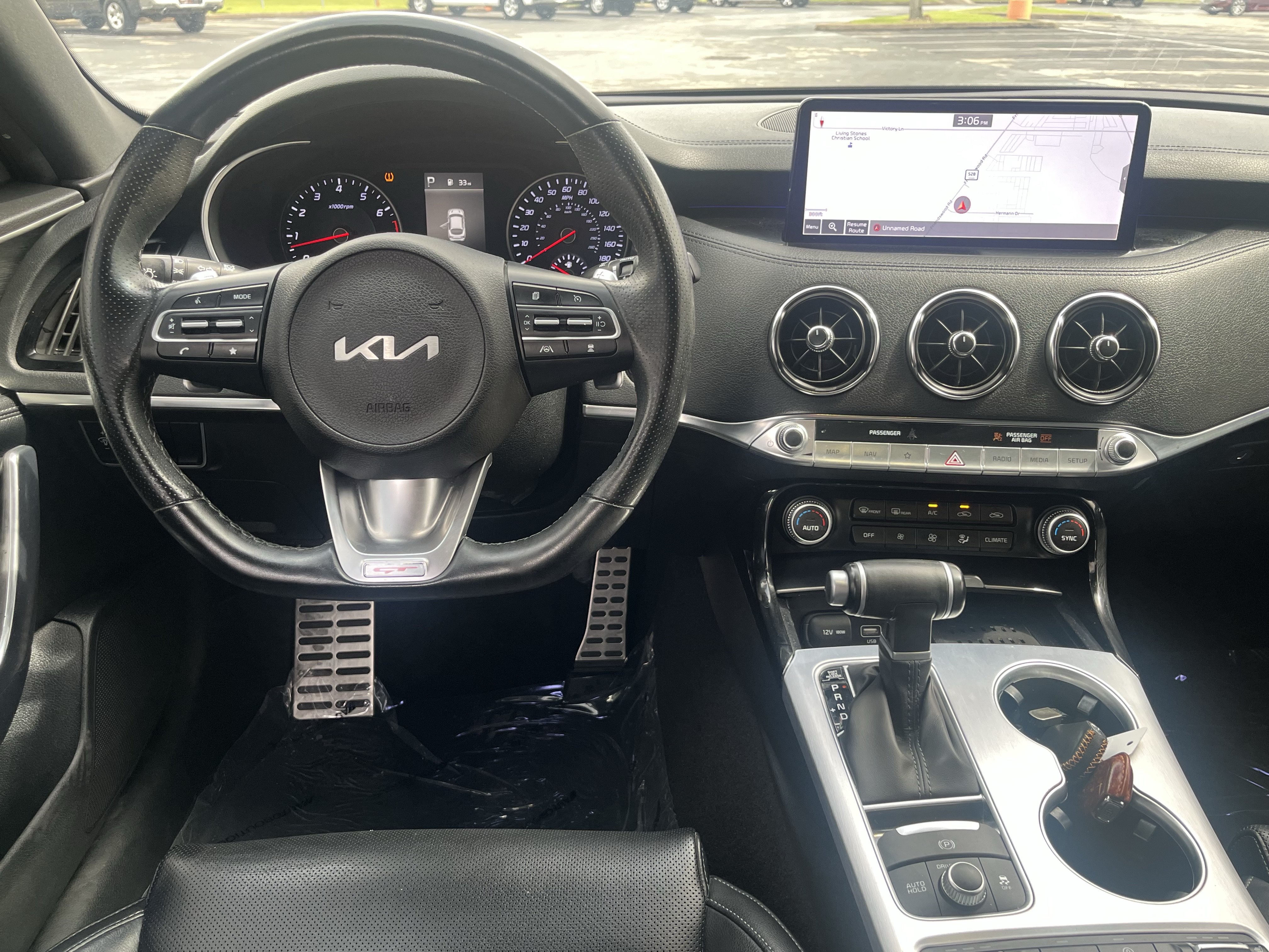 Used 2022 Kia Stinger GT1 RWD image 16