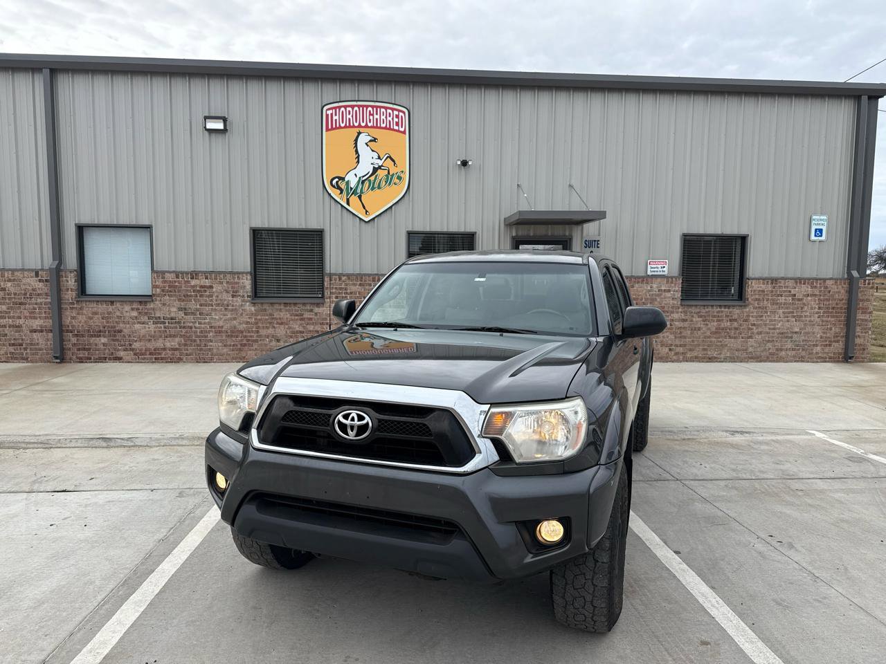 Used 2014 Toyota Tacoma 4x4 Double Cab w/ SR5 Package image 3