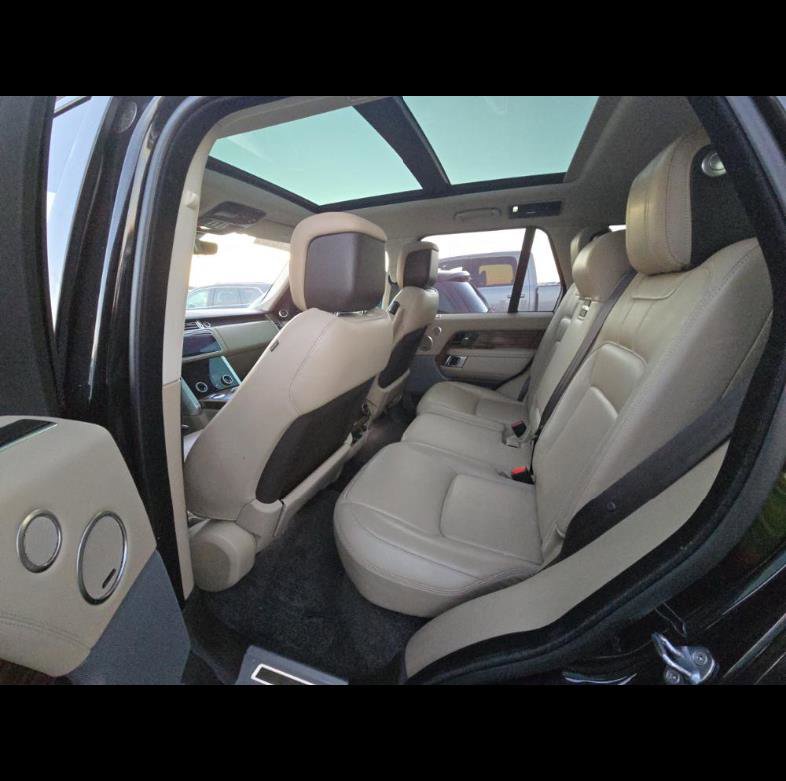 Used 2018 Land Rover Range Rover HSE image 12