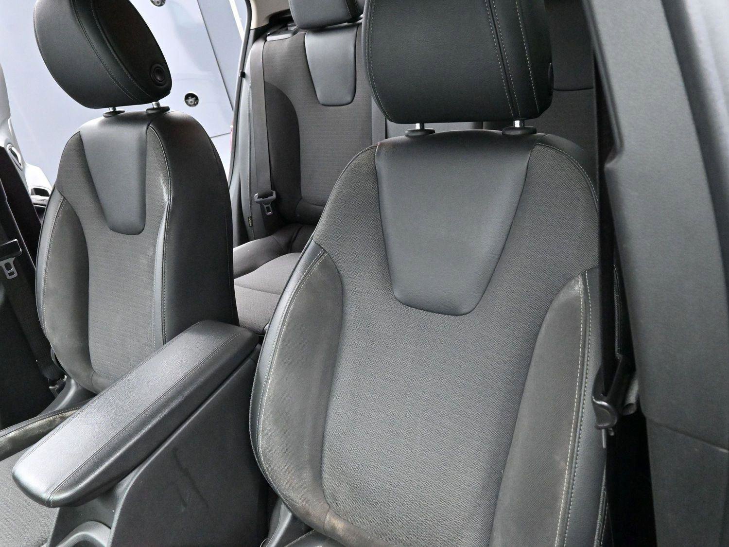 Used 2020 Buick Encore GX Preferred w/ Cold Weather Comfort Package image 17