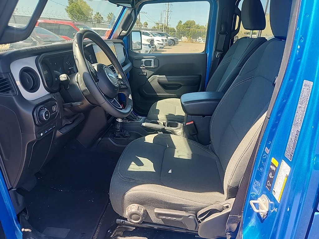 Used 2024 Jeep Wrangler Unlimited AWD/4WD image 19