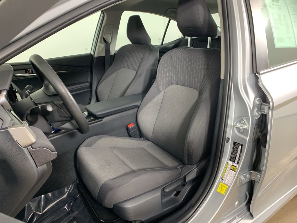 Used 2025 Toyota Camry LE image 28