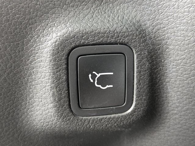 Used 2023 Jeep Compass Latitude w/ Sun and Sound Group AWD/4WD image 13