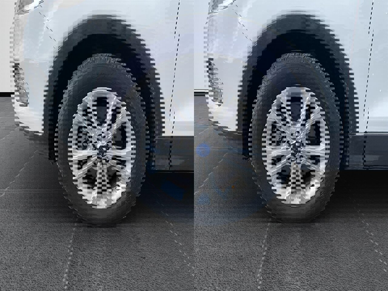 Used 2017 Ford Escape SE w/ SE Cold Weather Package image 12