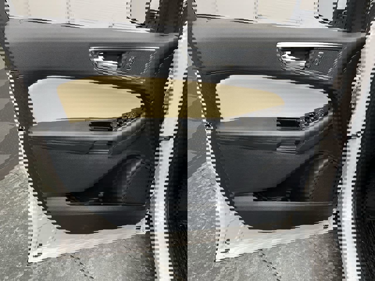 Used 2019 Ford Edge SEL w/ Equipment Group 201A image 8