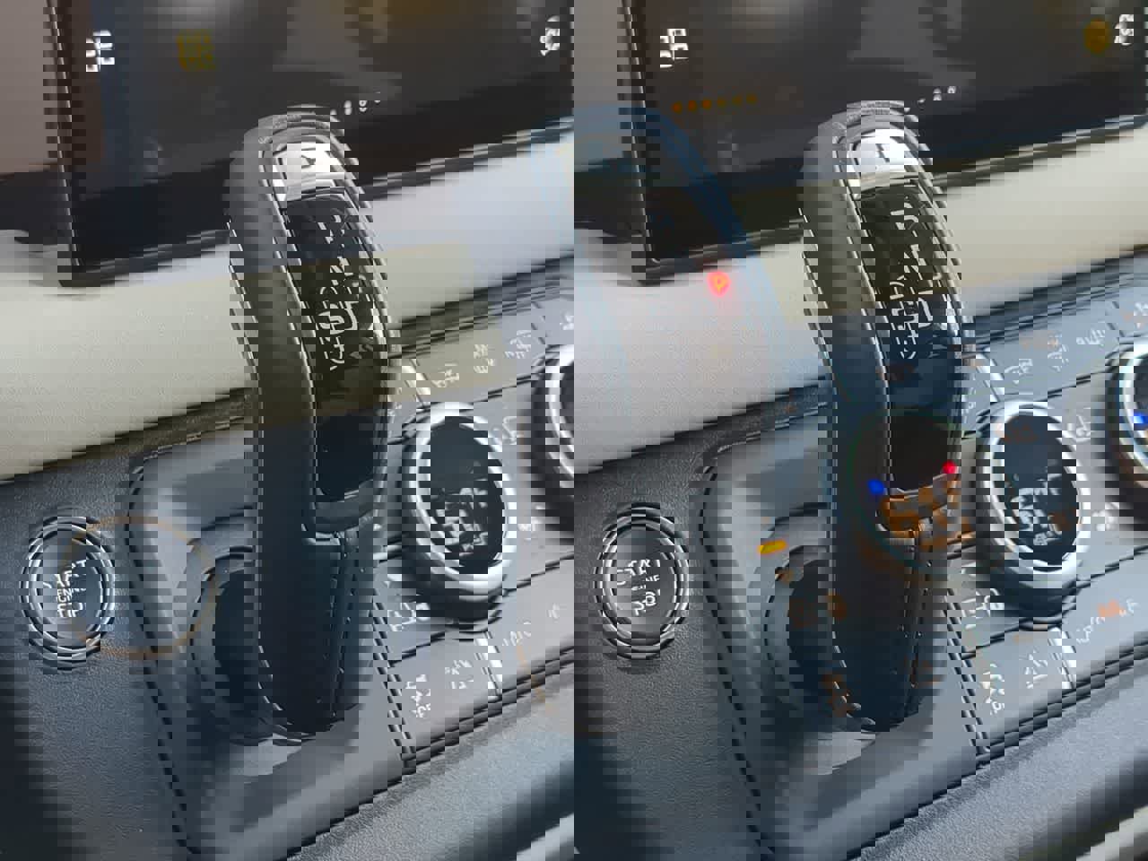 New 2024 Land Rover Defender 130 X-Dynamic SE image 33