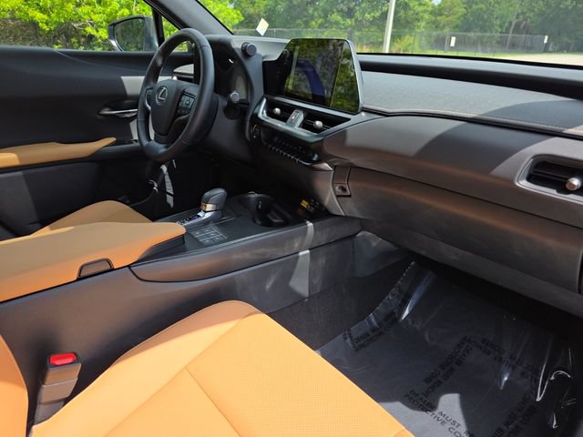 Used 2025 Lexus UX 300h FWD w/ Accessory Package (Z1) image 9