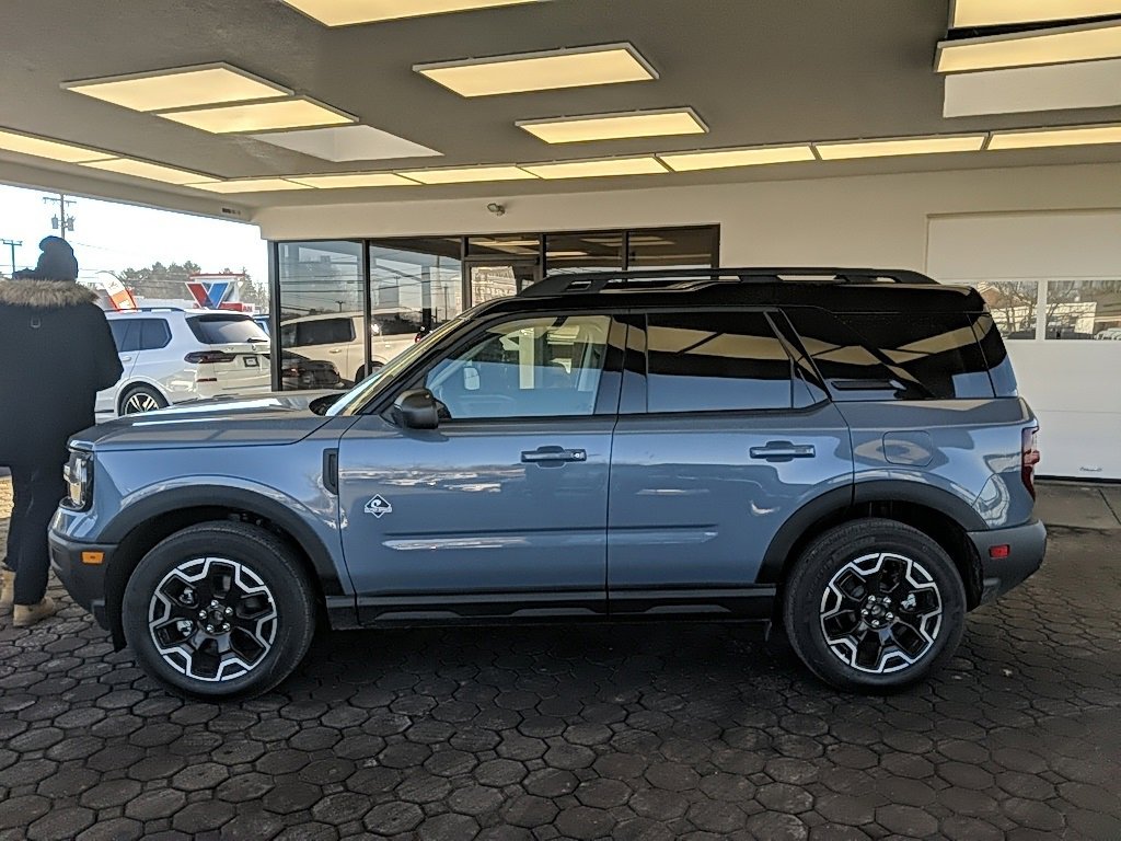 Used 2025 Ford Bronco Sport Outer Banks image 9