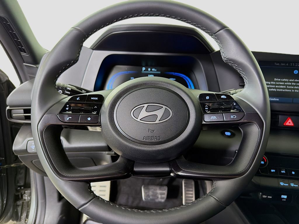 Used 2025 Hyundai Elantra Sport image 14