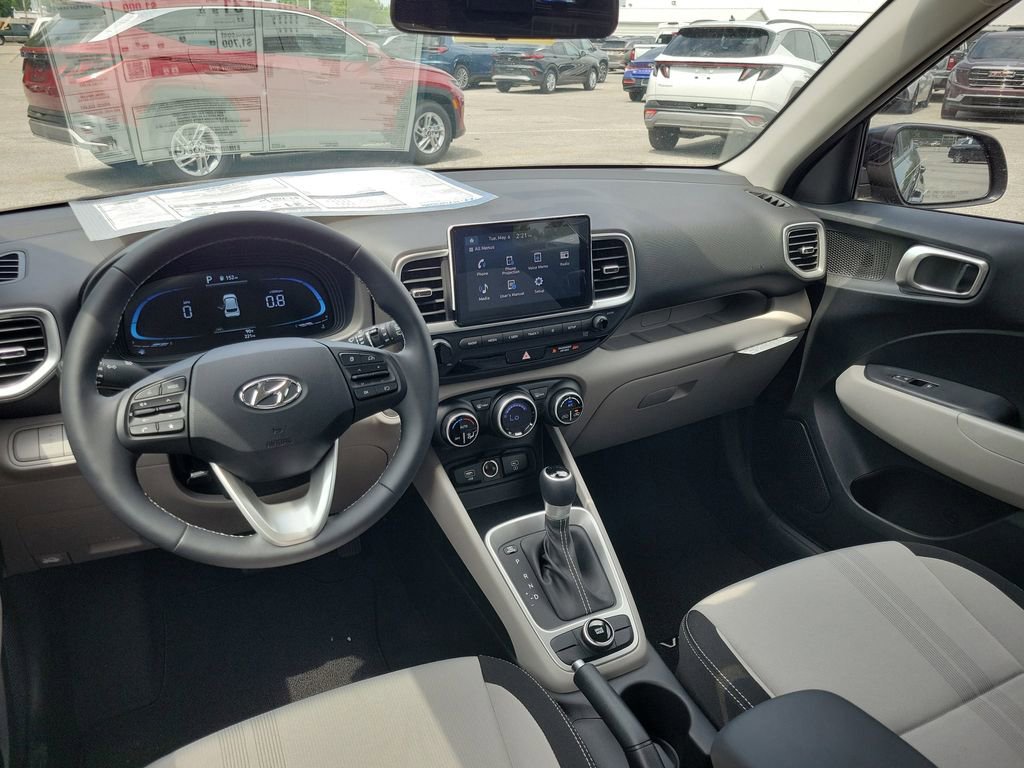 Used 2025 Hyundai Venue SEL image 28