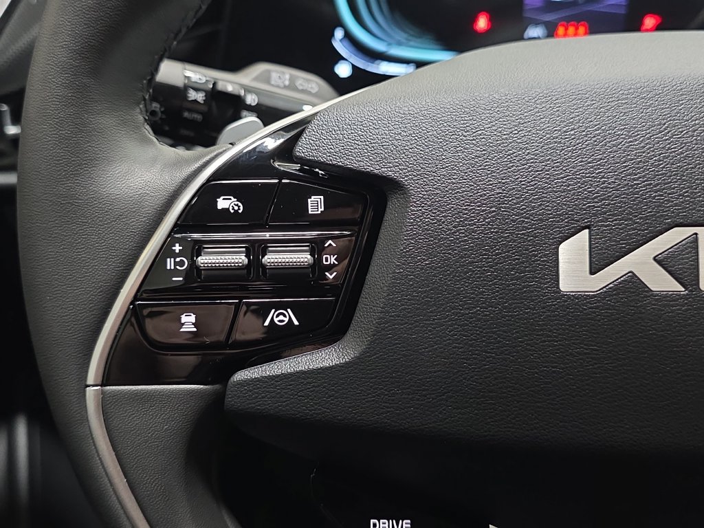 Used 2025 Kia Niro FWD image 16