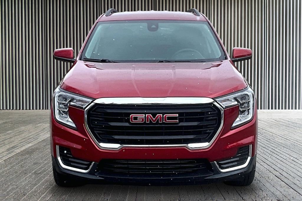 Used 2024 GMC Terrain SLE w/ Driver Convenience Package image 4
