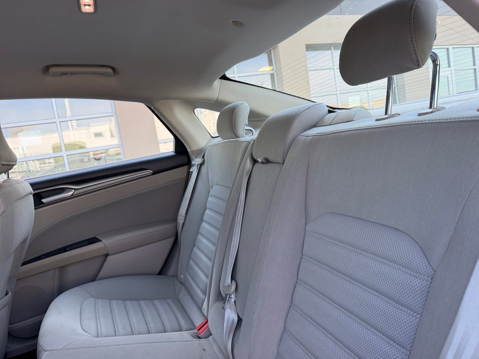 Used 2018 Ford Fusion SE FWD image 17
