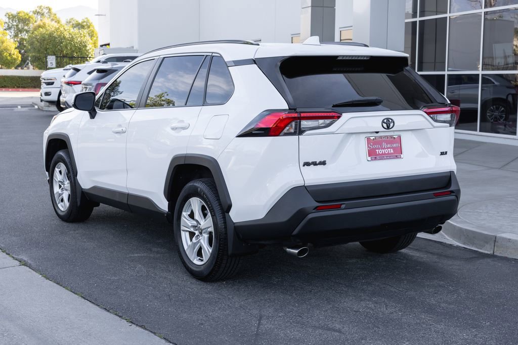 Used 2021 Toyota RAV4 XLE w/ Carpet Mat Package (TMS) image 7