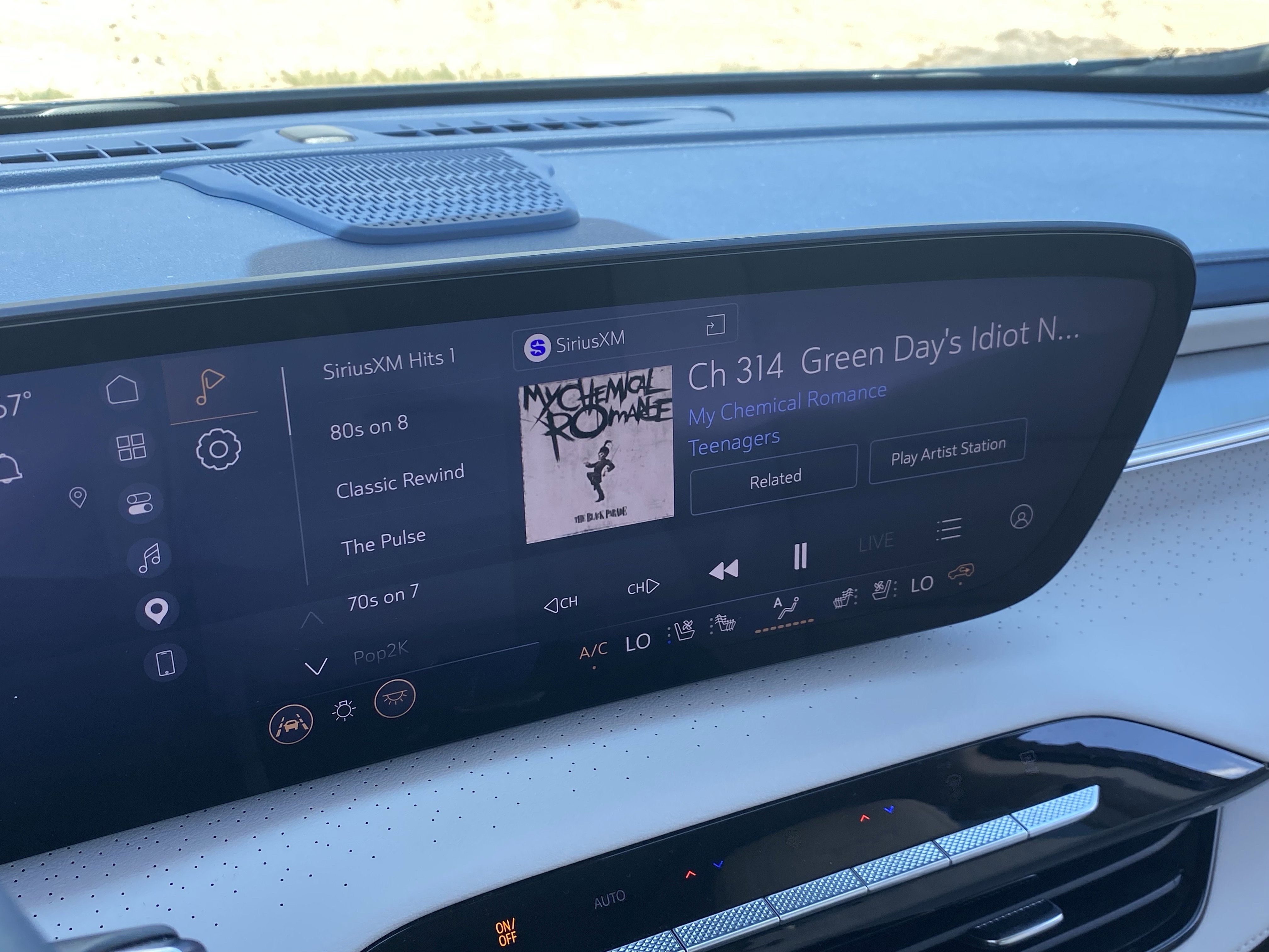 Used 2025 Buick Enclave Avenir FWD image 23