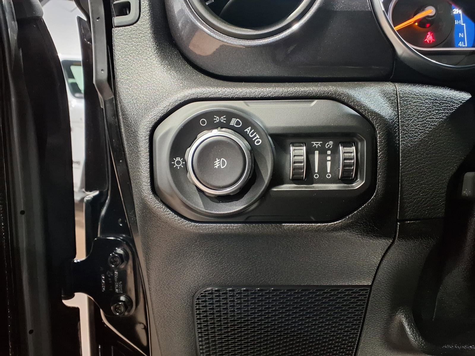 Used 2021 Jeep Wrangler Unlimited Sport AWD/4WD image 13