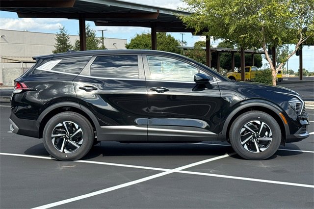 New 2025 Kia Sportage LX image 3