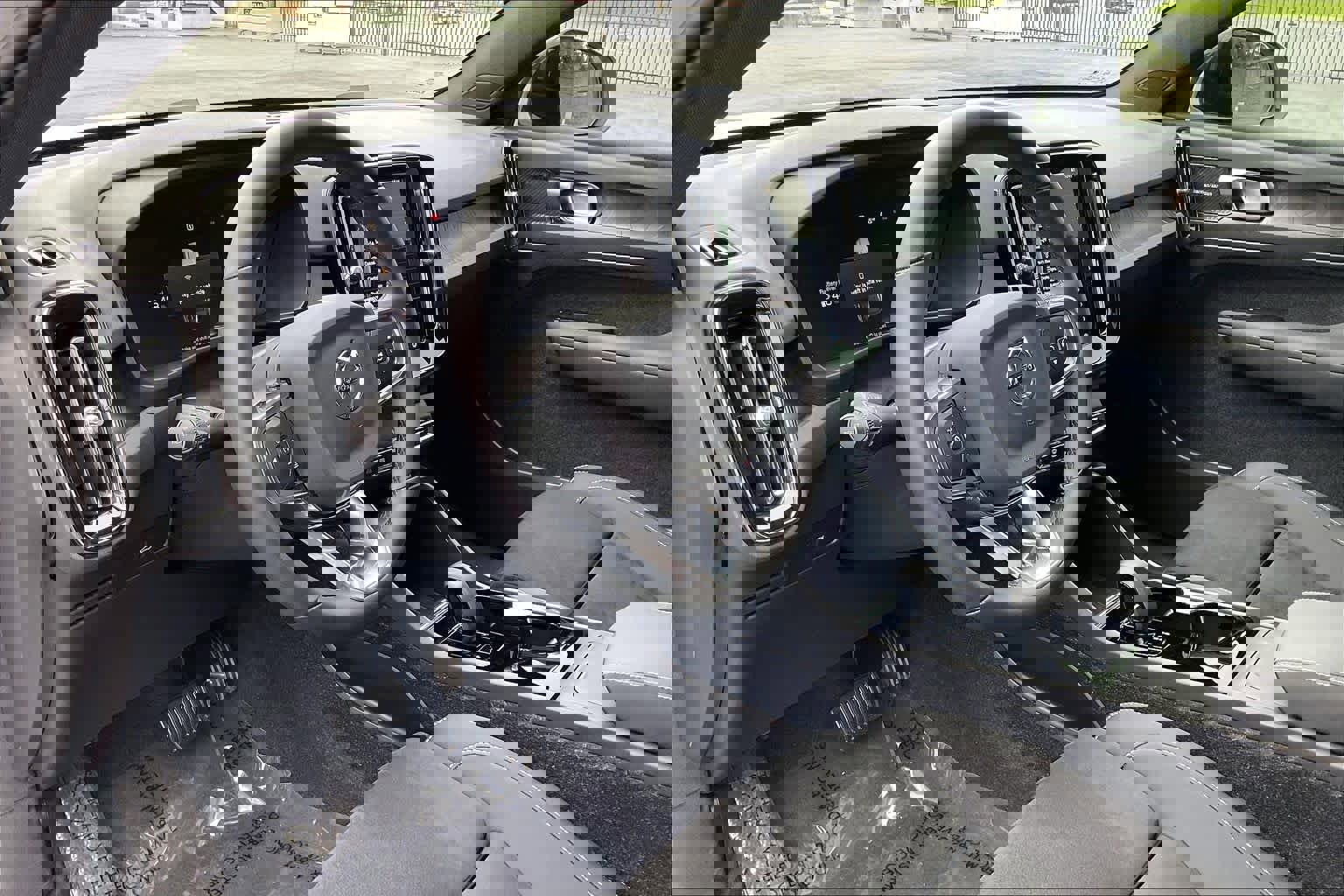 Used 2023 Volvo C40 P8 Recharge Ultimate image 17