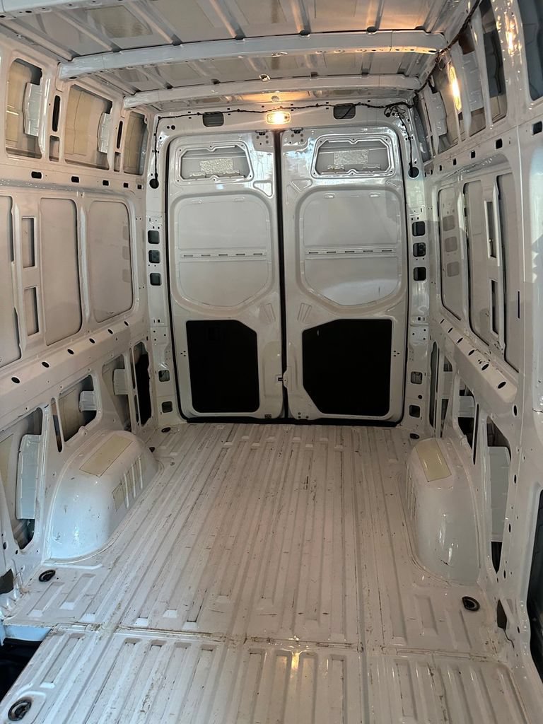 Used 2024 Mercedes-Benz Sprinter 2500 w/ Acoustic Package image 19