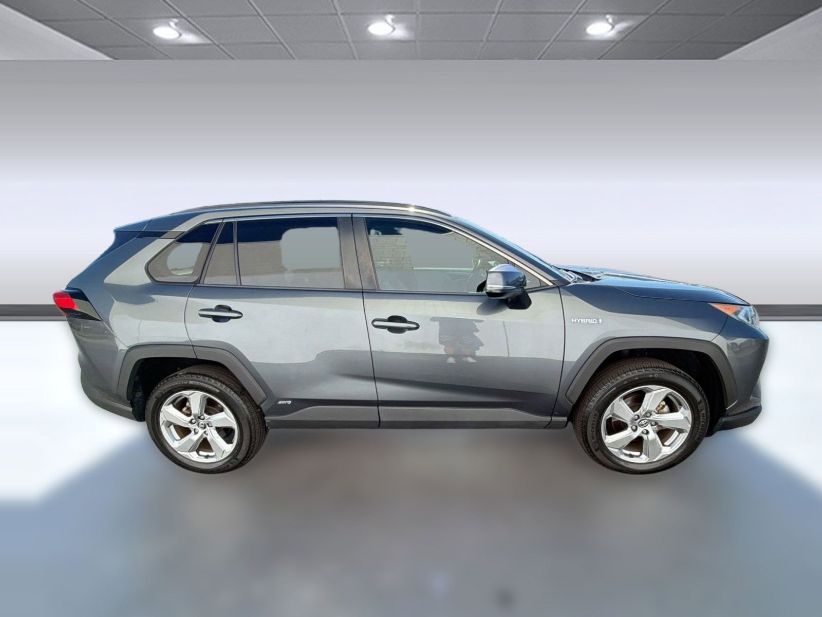 Used 2021 Toyota RAV4 XLE Premium AWD/4WD image 8
