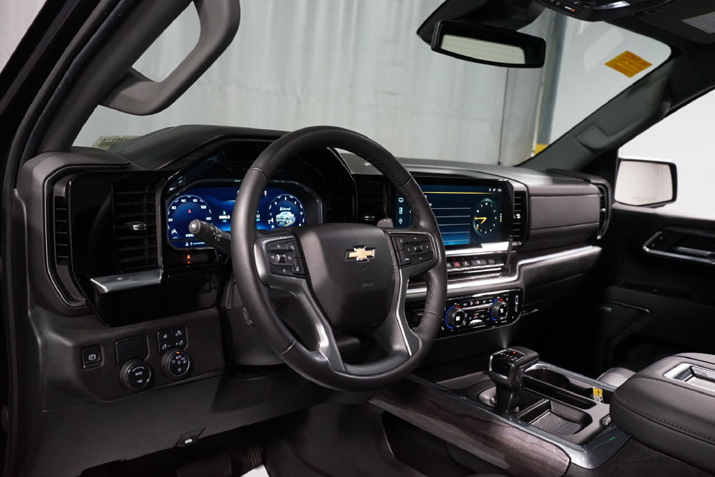 Used 2022 Chevrolet Silverado 1500 LTZ w/ LTZ Convenience Package II RWD image 11