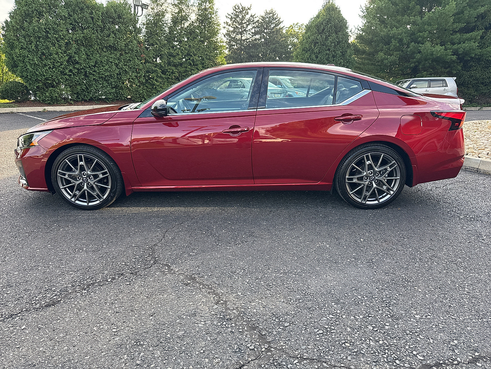 Used 2024 Nissan Altima 2.0 SR FWD image 12