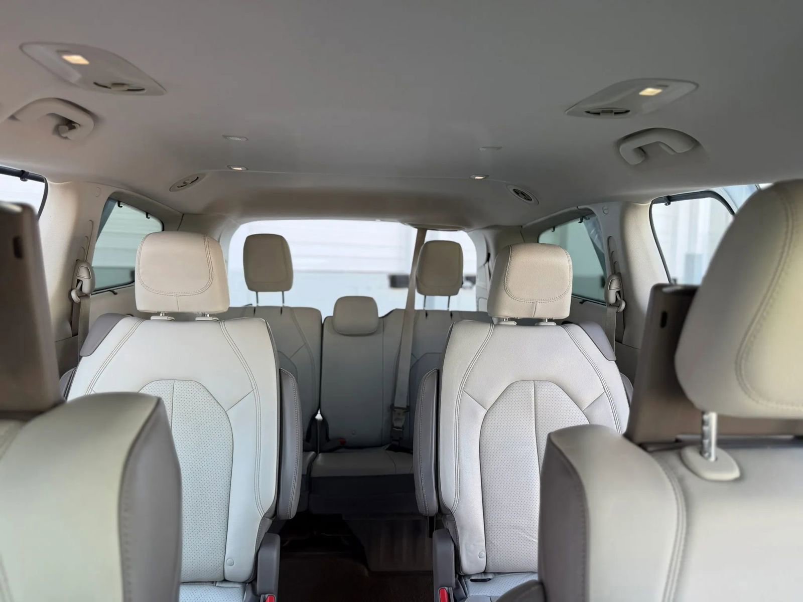 Used 2017 Chrysler Pacifica Touring-L Plus image 35