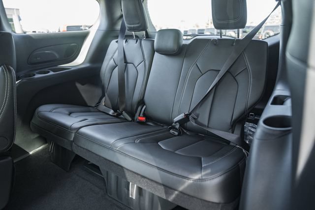 New 2027 Chrysler Pacifica Select FWD image 39