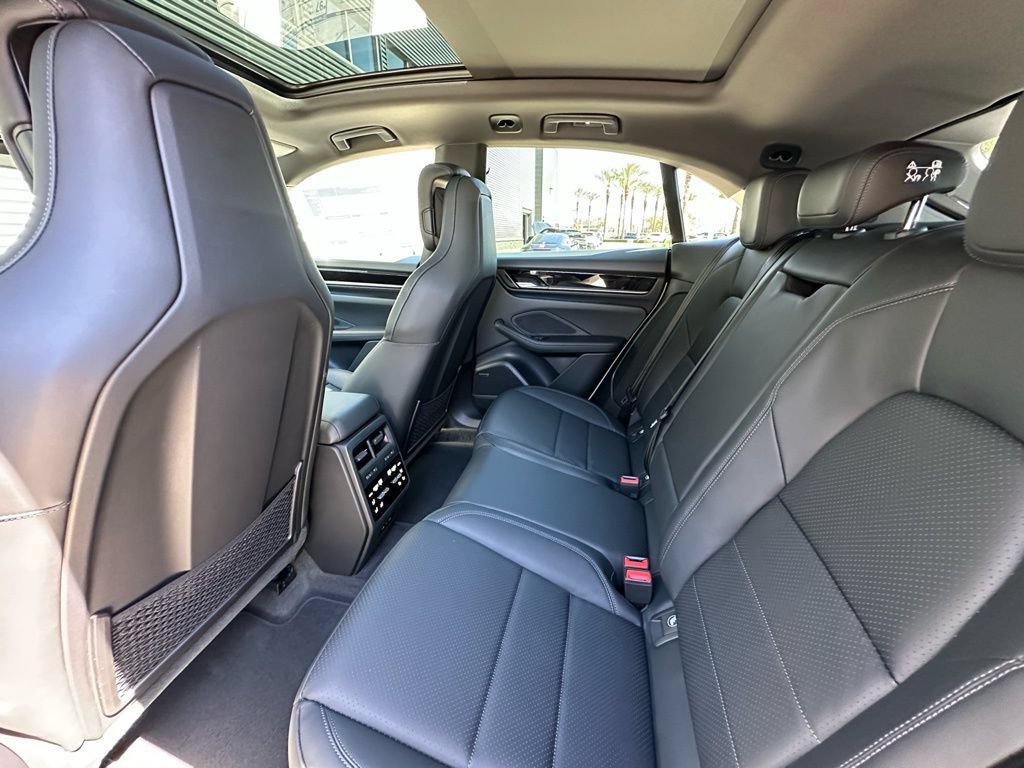 Used 2026 Porsche Macan Electric RWD image 37