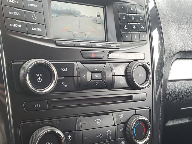 Used 2017 Ford Explorer XLT image 19