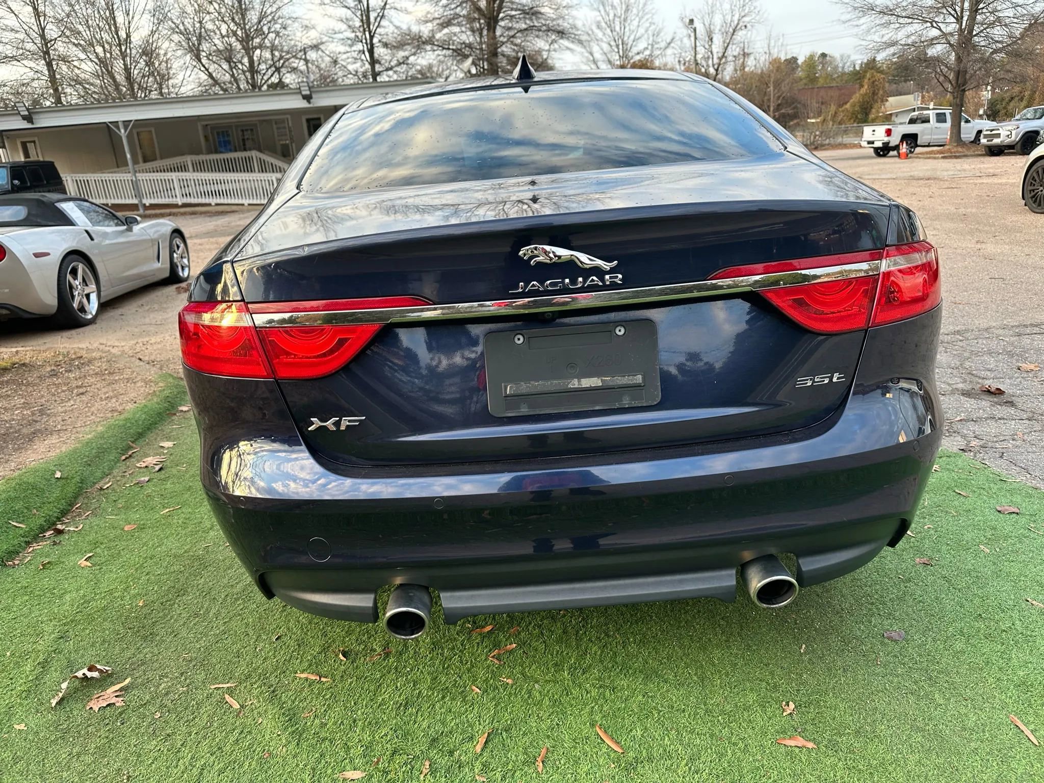 Used 2017 Jaguar XF Premium image 5