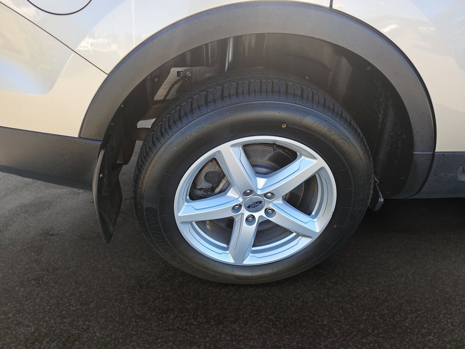 Used 2017 Ford Explorer XLT AWD/4WD image 41