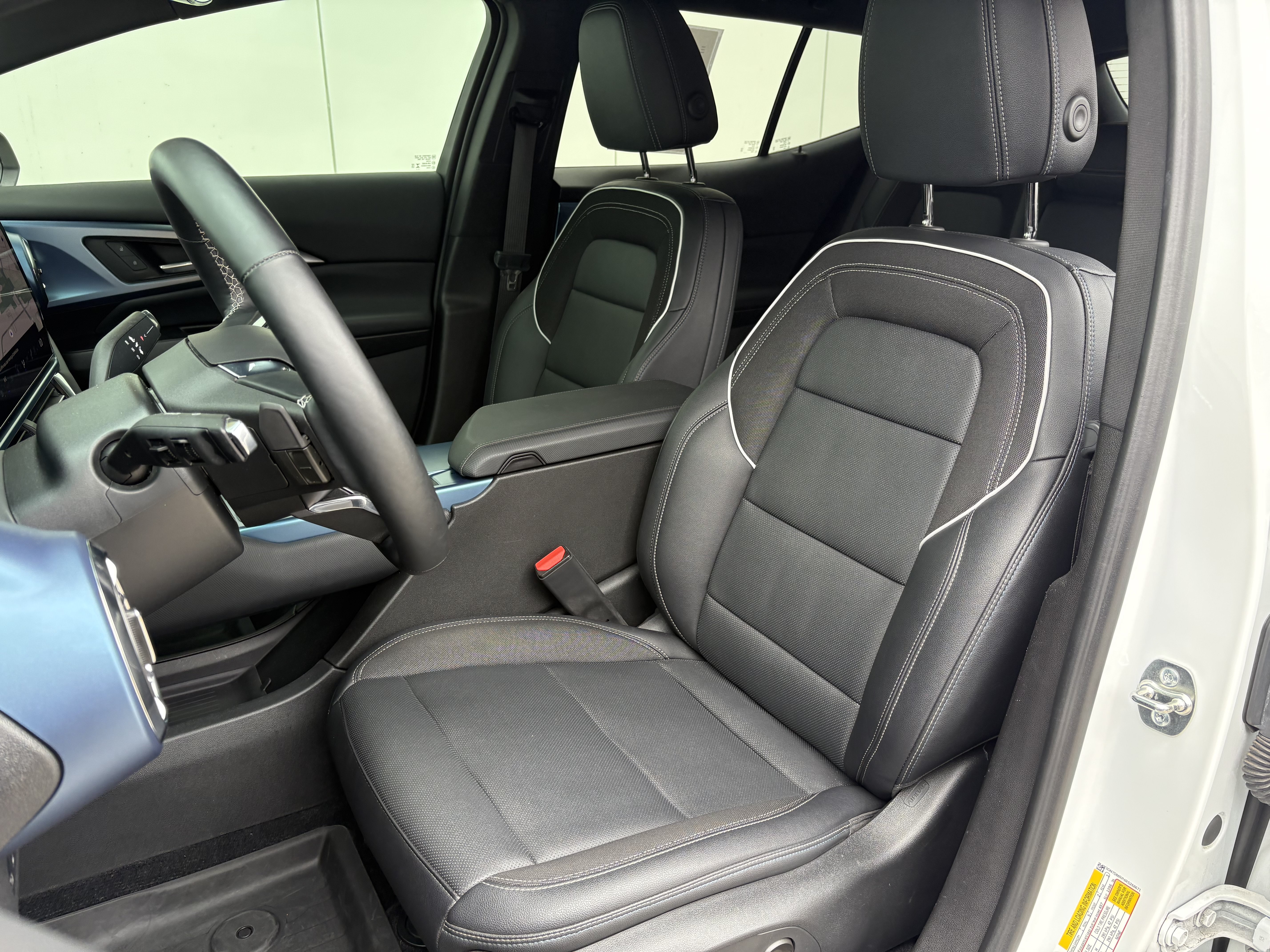 Used 2024 Chevrolet Equinox EV LT w/ LPO, Blackout Package FWD image 11