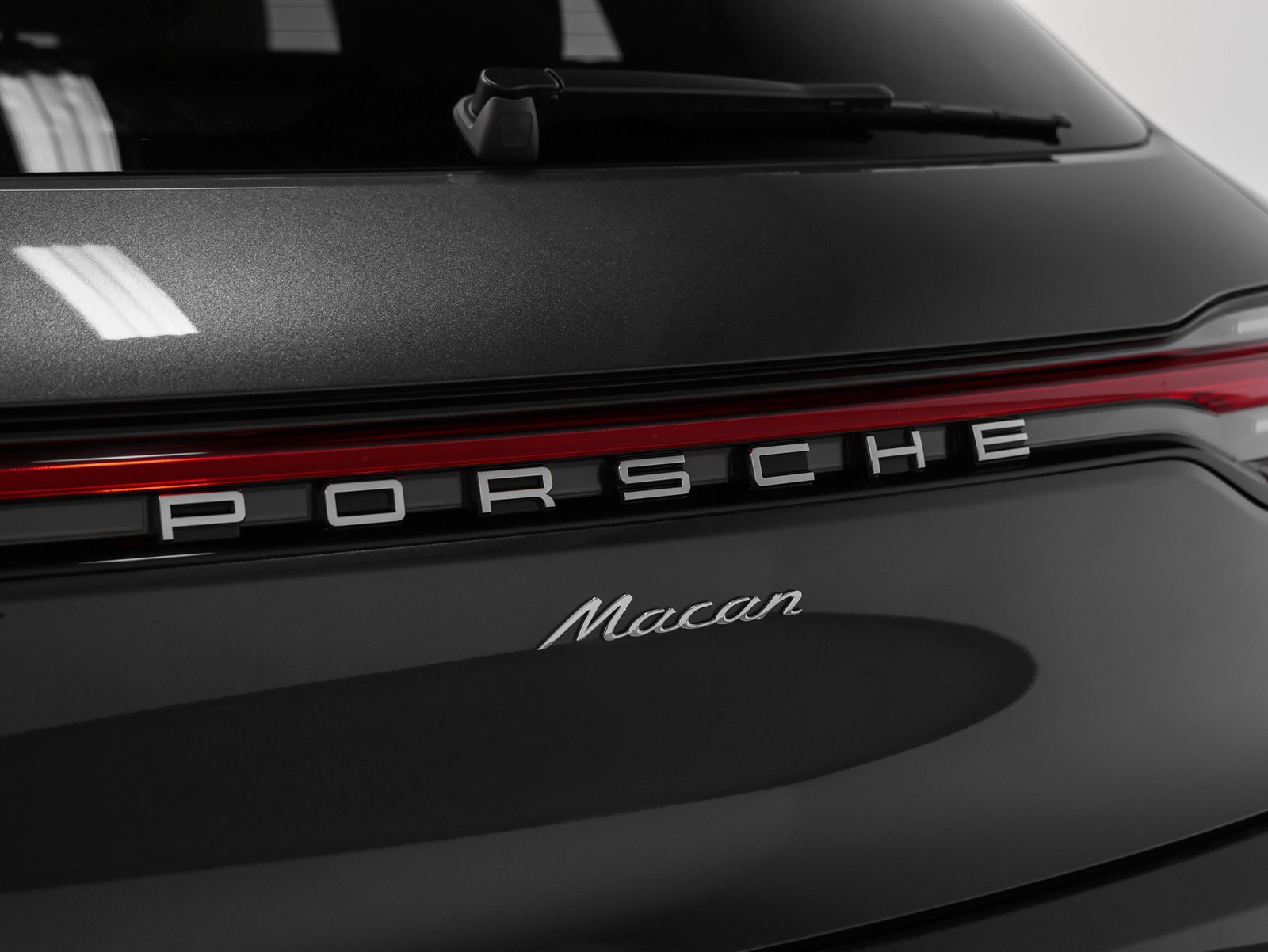 Used 2025 Porsche Macan image 16