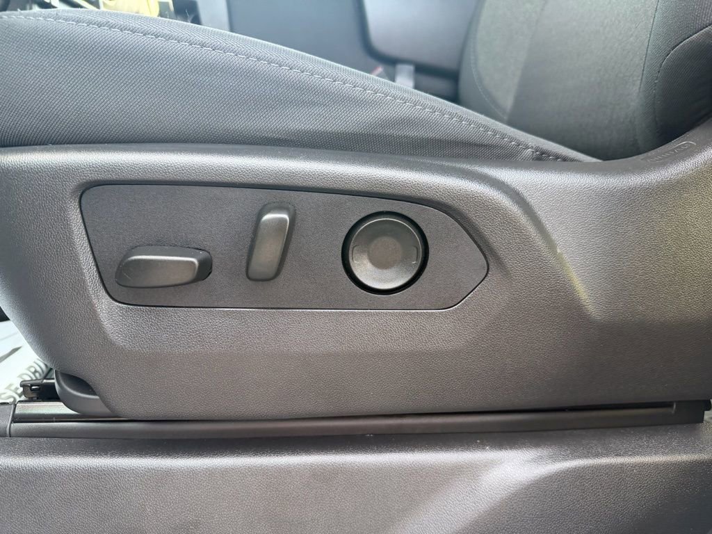 Used 2025 Chevrolet Silverado 2500 Custom w/ Custom Value Package image 23