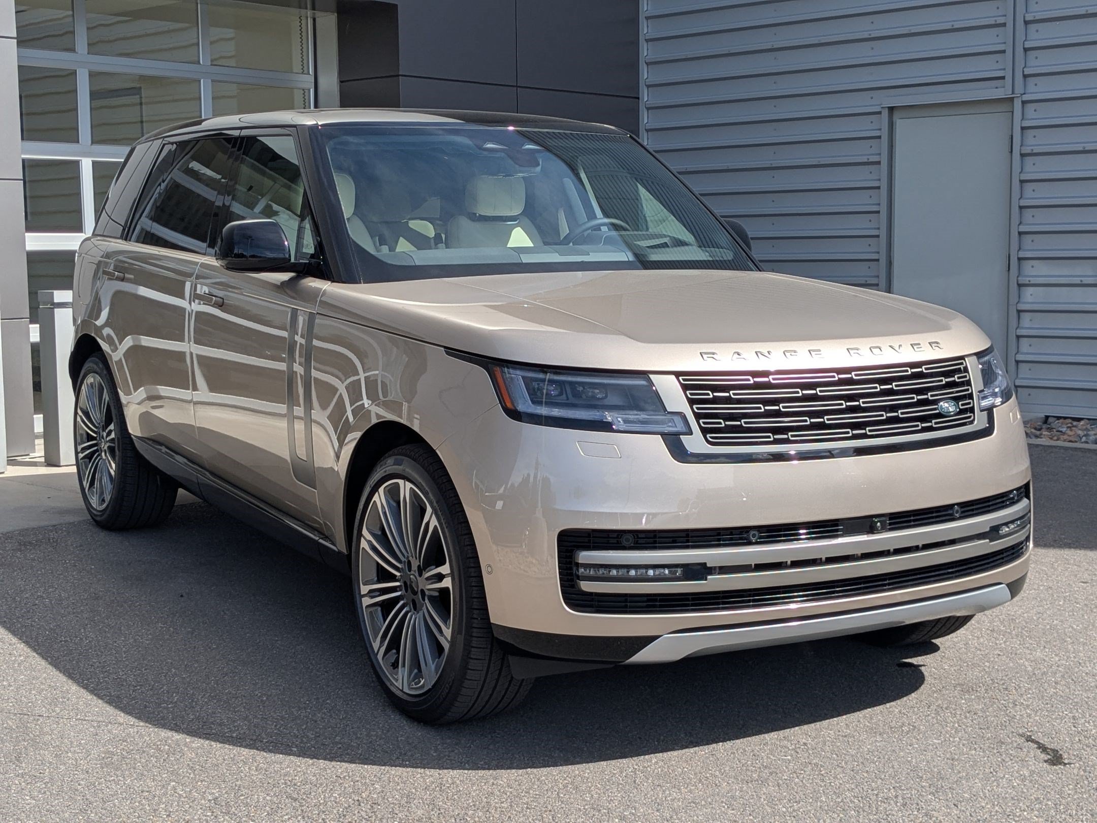 New 2026 Land Rover Range Rover Long Wheelbase SE AWD/4WD image 3
