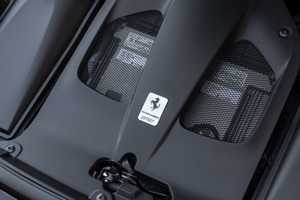 Used 2018 Ferrari 812 Superfast RWD image 21
