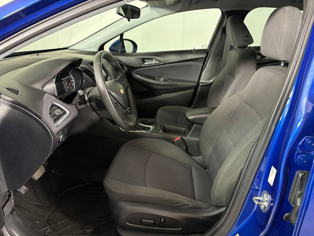 Certified 2019 Chevrolet Cruze LT w/ Convenience Package FWD image 17