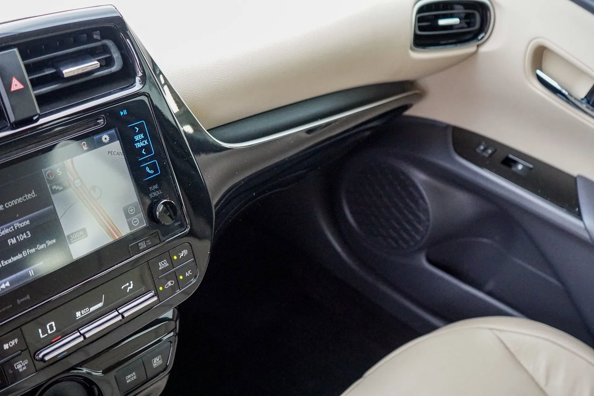 Used 2016 Toyota Prius Three FWD image 30