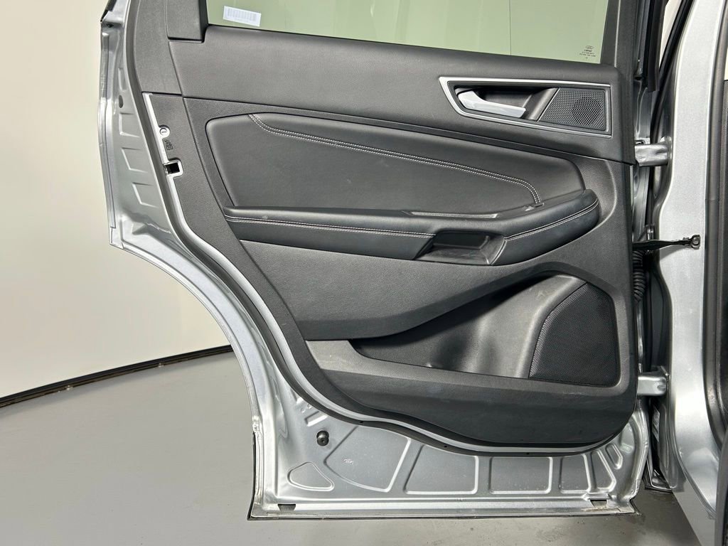 Used 2024 Ford Edge Titanium image 17