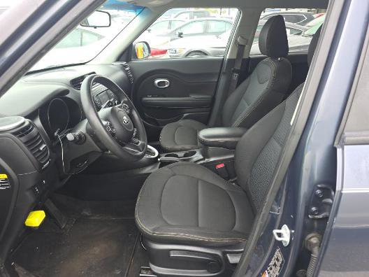 Used 2016 Kia Soul + image 3