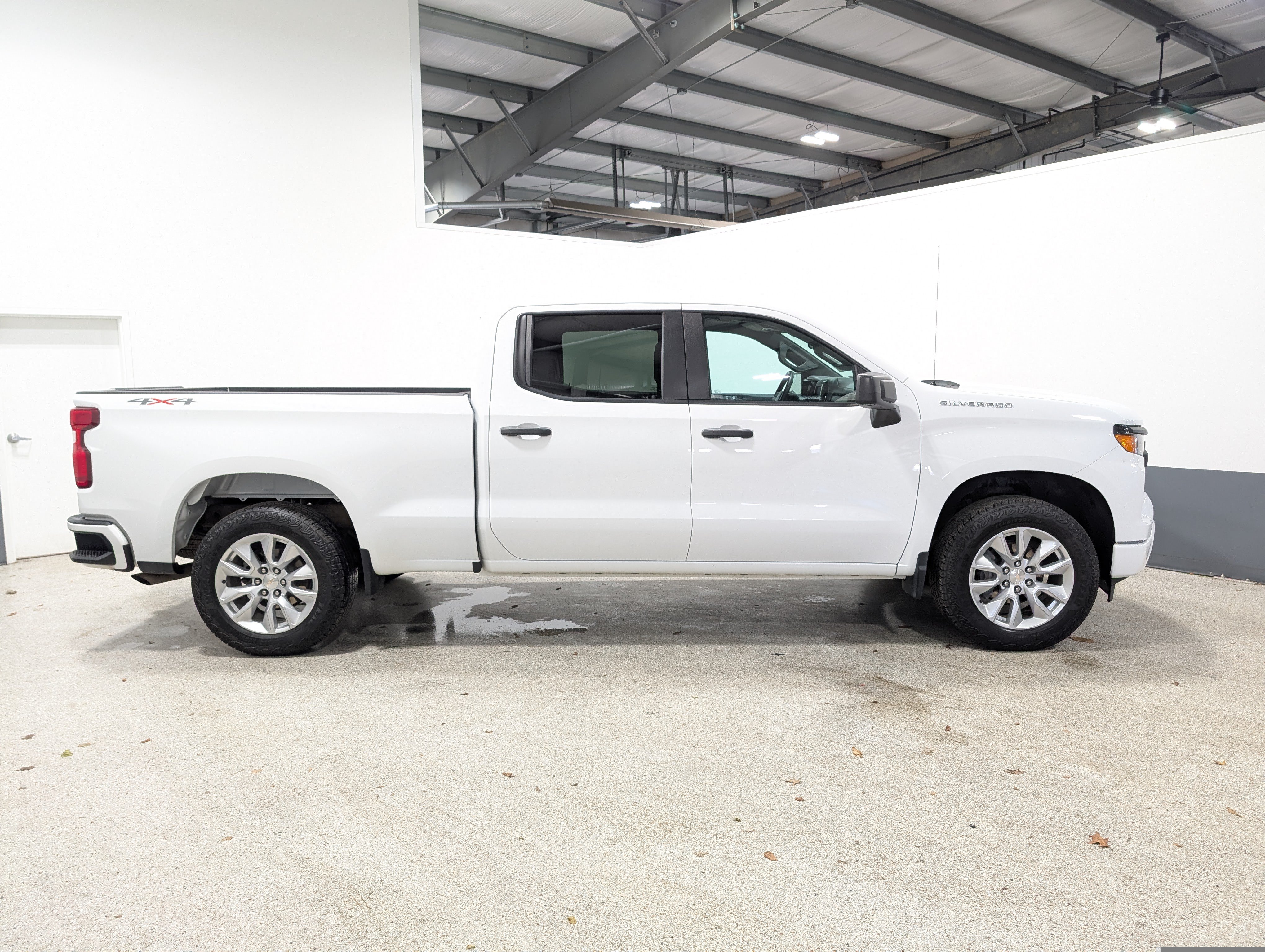Used 2024 Chevrolet Silverado 1500 Custom AWD/4WD image 2