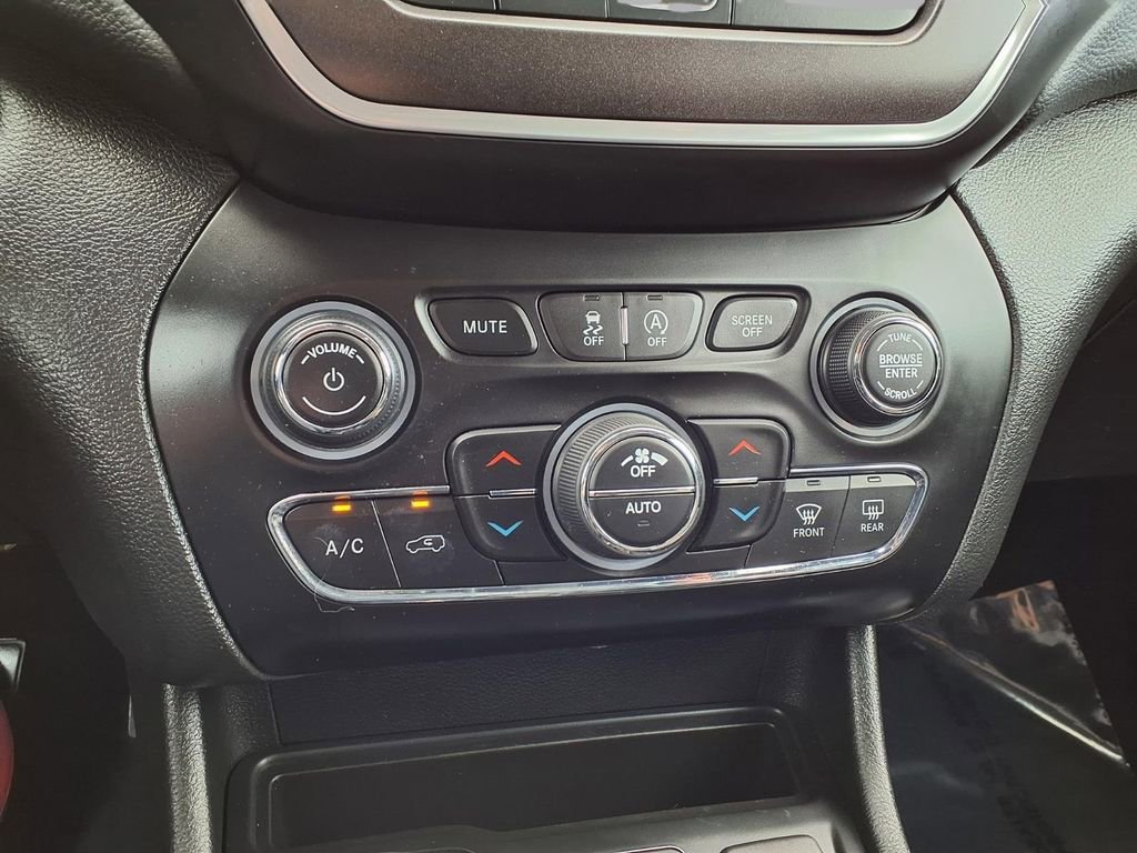 Used 2019 Jeep Cherokee Trailhawk image 9